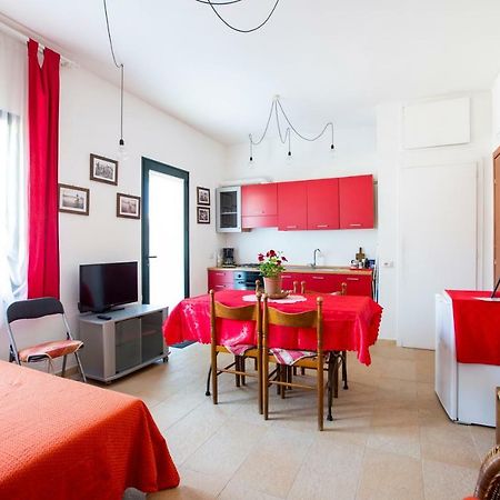 Red flat Lejlighed Bari Sardo Eksteriør billede