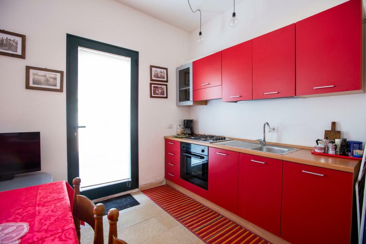 Red flat Lejlighed Bari Sardo Eksteriør billede